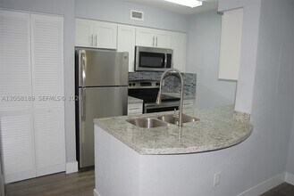 Building Photo - 2803 N Oakland Forest Dr