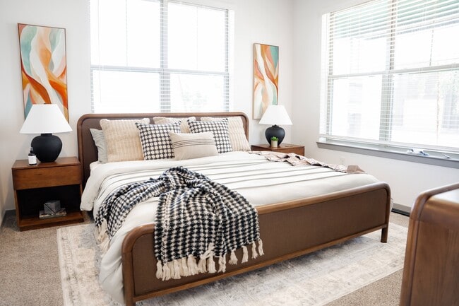 Building Photo - Refinery at Pointe17