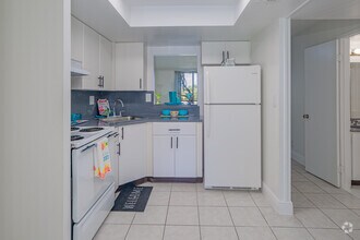 2BR, 2BA - 1,000SF - Hawaiian Palms