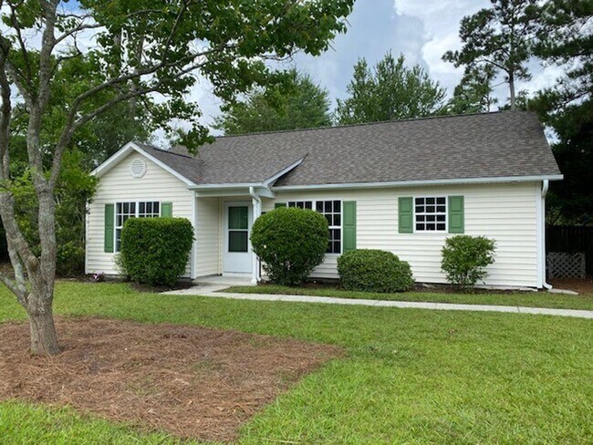 Foto del edificio - Welcome to this charming 3-bedroom, 2-bathroom home located in the vibrant city of Wilmington, NC.