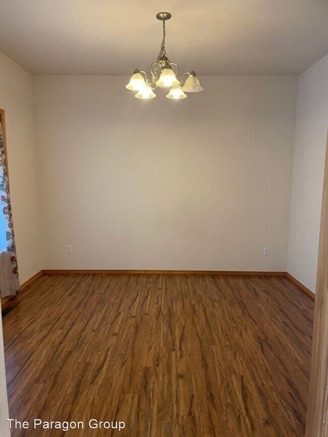 Building Photo - 4 br, 2.5 bath House - 412 Charbonneau