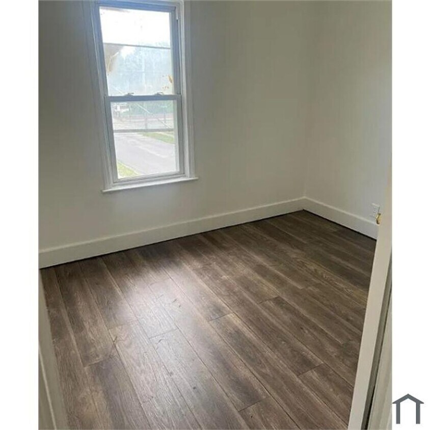 Foto del edificio - 2761 E 120th St