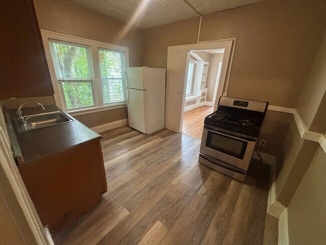 Foto del edificio - 3301 E 143rd St