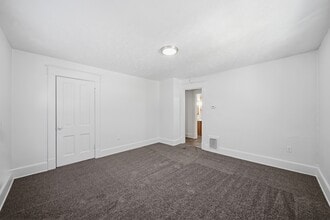 Building Photo - 514 S 27th St