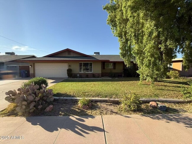 Building Photo - 1162 E Alameda Dr