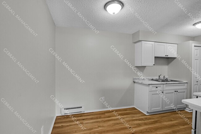 Building Photo - 4430 E Mt Morris Rd
