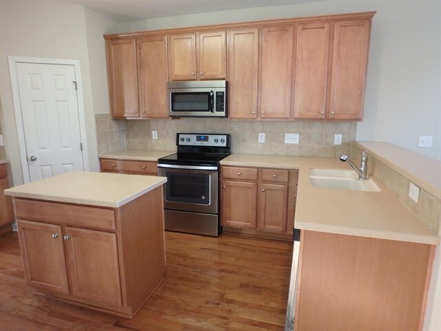 Foto del edificio - 706 Redford Place Dr