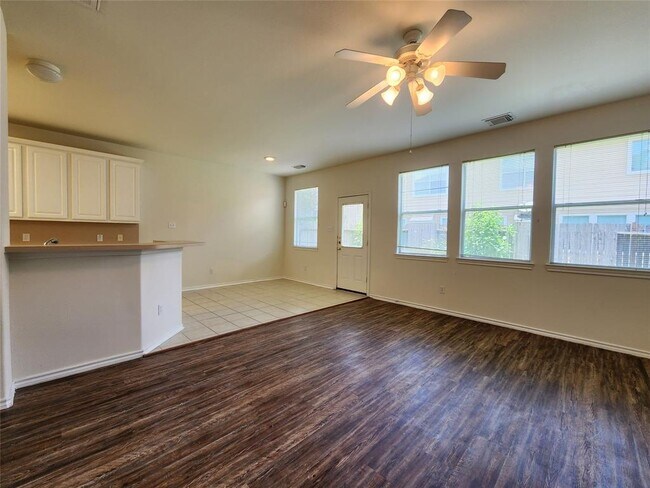 Building Photo - 16622 Newglen Ln