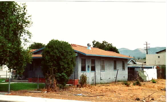 Building Photo - 948 Blaine Ave