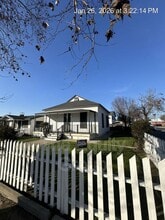 Building Photo - 500 W School Ave