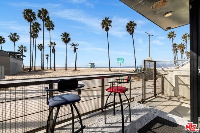 Building Photo - 3007 Ocean Front Walk