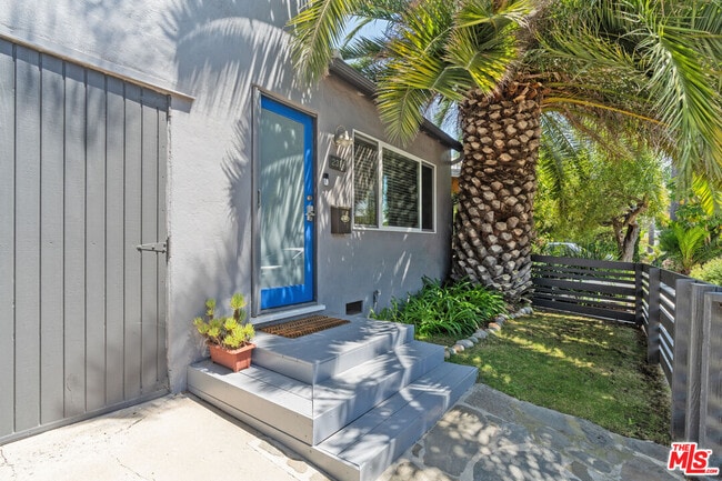 Building Photo - 2318 Beach Ave