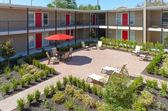 Courtyard - 835 Heights