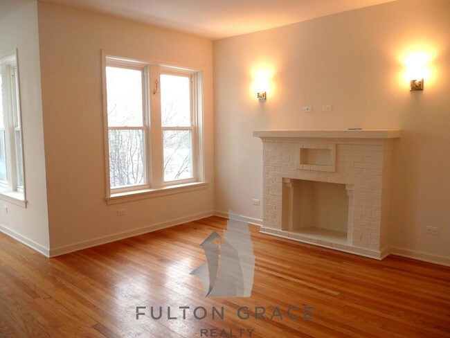 Building Photo - 4952 N Ridgeway Ave
