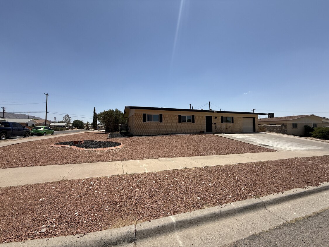 Primary Photo - 7201 Armistad Ave