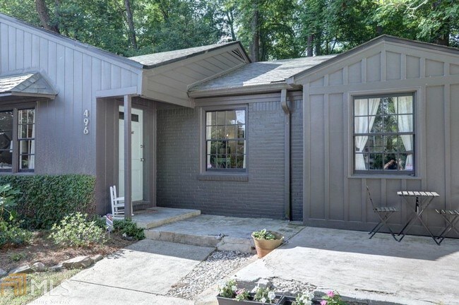 Foto del edificio - 496 Overbrook Dr NW