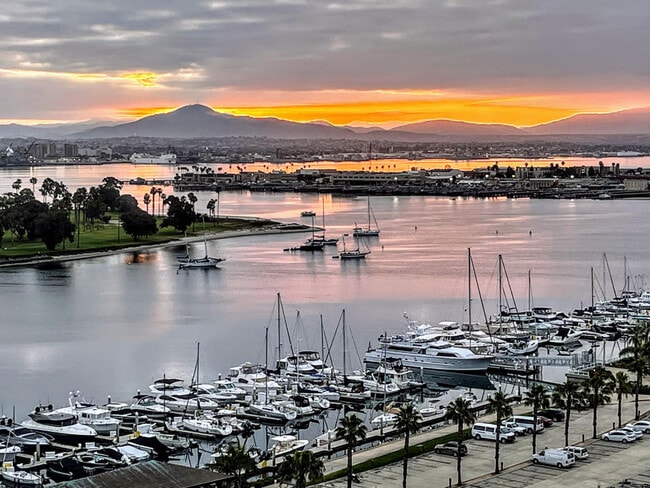 Ever changing scenery - 1710 Avenida del Mundo