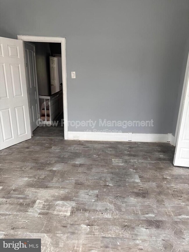 Foto del edificio - 2343 N Woodstock St