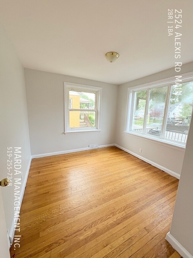 Photo du bâtiment - 2 BDRM+DEN APT IN CTRL WINDSOR PLUS HYDRO