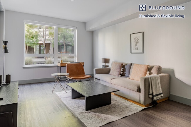 Building Photo - 1800 Lacassie Ave