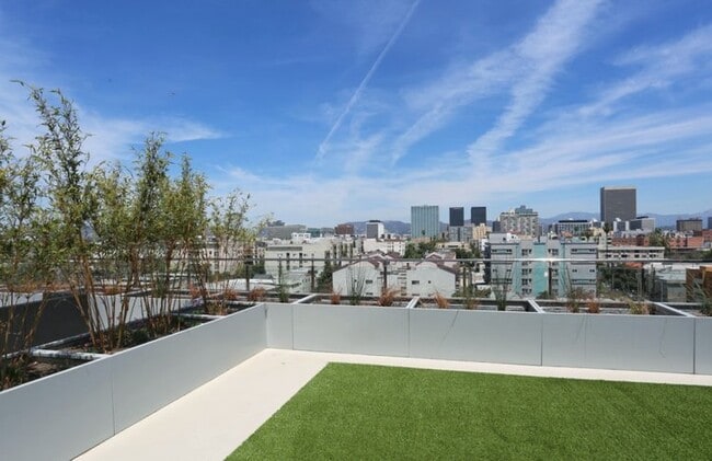 Building Photo - 30Sixty