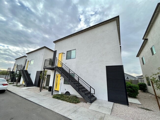 Building Photo - 1135 E Chipman Rd