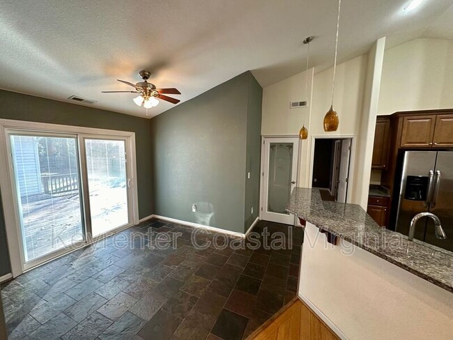 Building Photo - 22265 Deep Bottom Dr