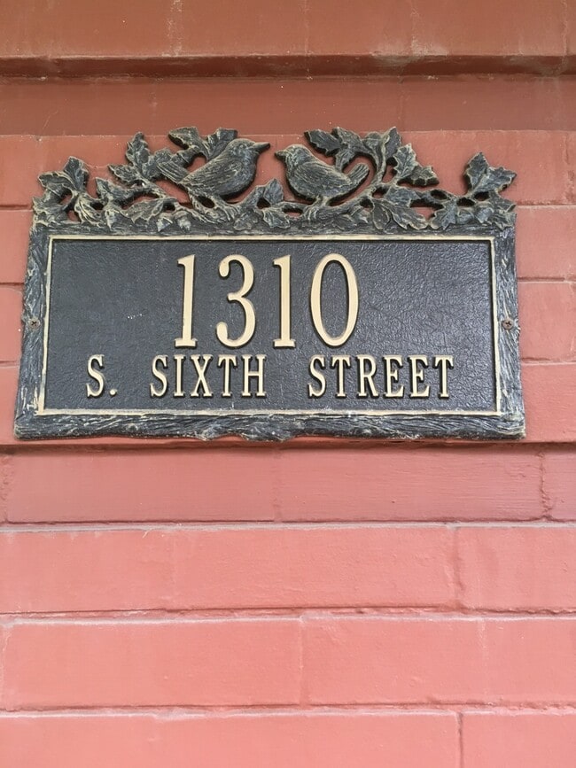 Building Photo - 1310 S 6th St