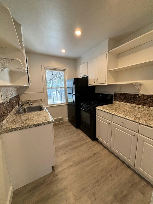 Building Photo - 2144 Browning St