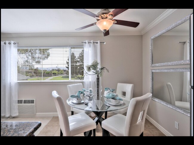 Building Photo - 2601 Cortez Dr