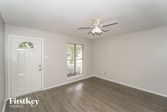 Building Photo - 2722 Van Leer Dr