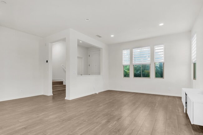 Building Photo - 72 Tulip