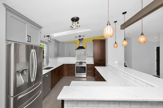 Building Photo - Immaculate 3 Bdrm 1.75 Bath + Bonus Room i...