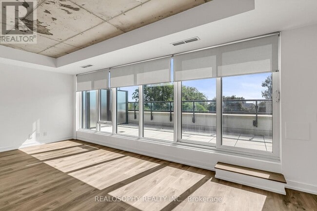 Building Photo - 115 Larchmount Ave