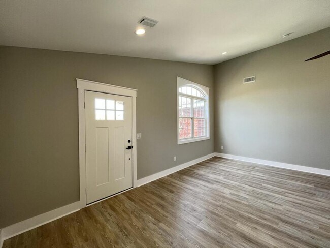 Foto del edificio - 4840 McCall Ln