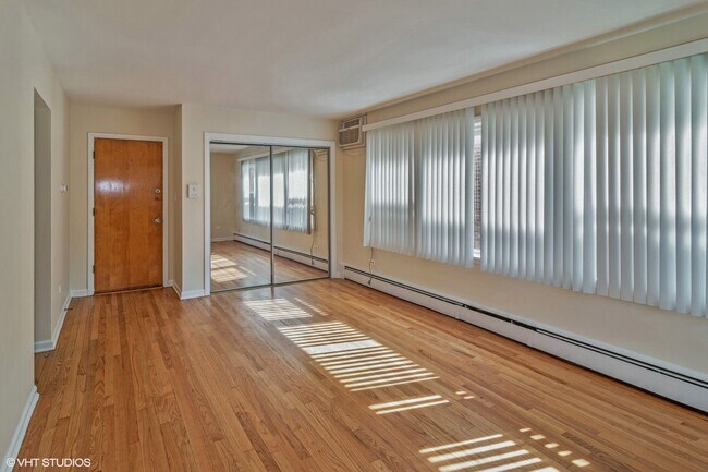 Foto del edificio - 8910 Grand Ave