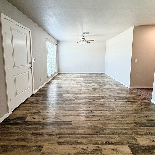 Building Photo - Charming Cottage Style Home Located on Cul...