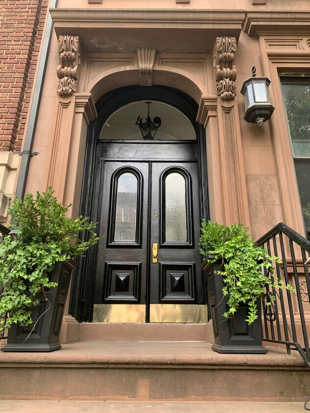 Primary Photo - 419 Grand Ave