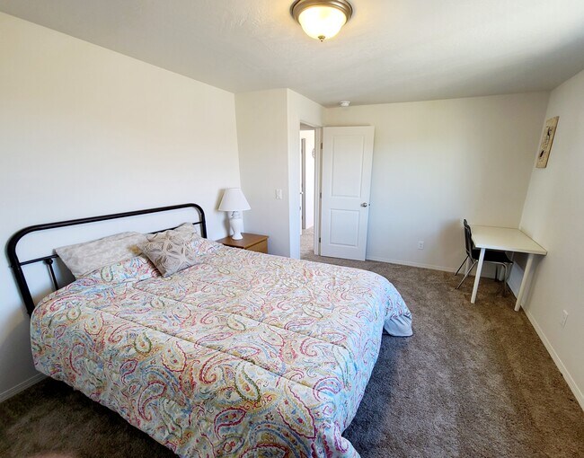 Habitación-Lago 2 - 8295 Diamond Point Cir NE