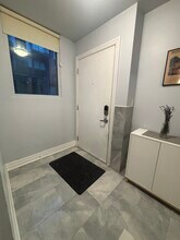 entrance - 5 Sousa Mendes St