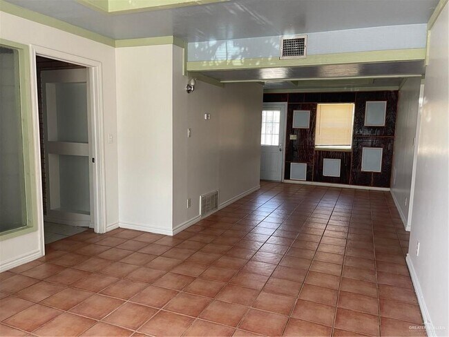 Building Photo - 13 Charles Cir