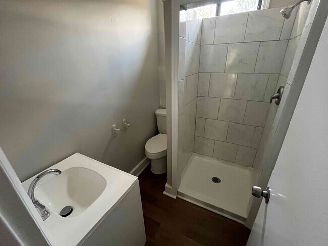 Building Photo - 603 Rock St SE