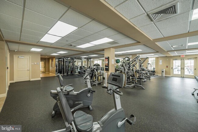 Building Photo - 800 Admirals Way