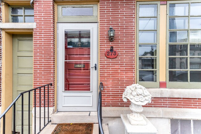 Building Photo - 273 S Hanover St