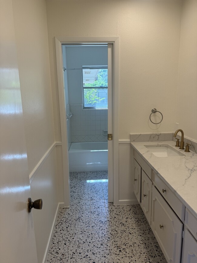 Photo - 6001 Wonder Dr House