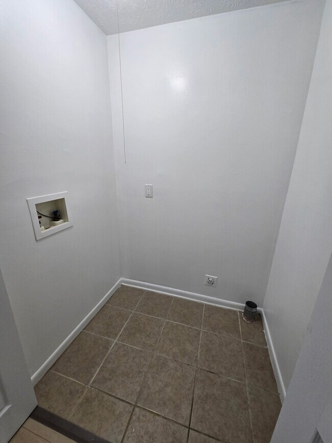 Foto del edificio - 665 Cherry Hill Dr