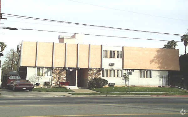 Building Photo - 15135 Victory Blvd