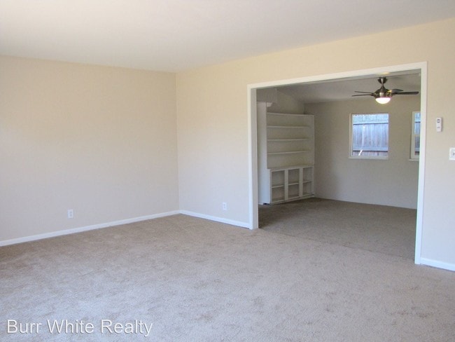 Building Photo - 251 Costa Mesa St