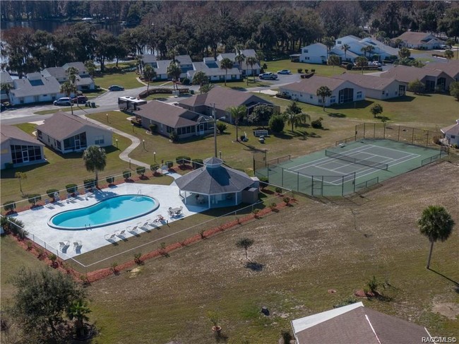 Foto del edificio - 892 Pritchard Island Rd