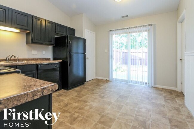 Building Photo - 3116 Carlsbad Dr